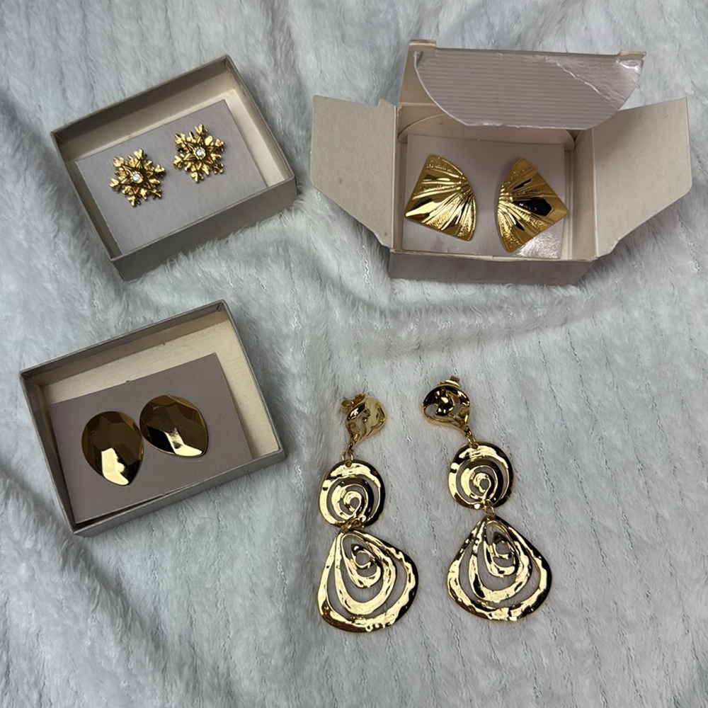 Avon Golden rays pierced earrings